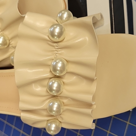 Camel Threads Pearl Beige Slide Sandals Size 9 Brand New - Picture 2 of 11